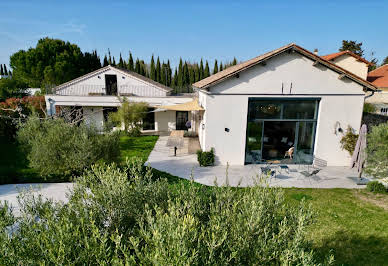 Maison avec piscine et terrasse 18