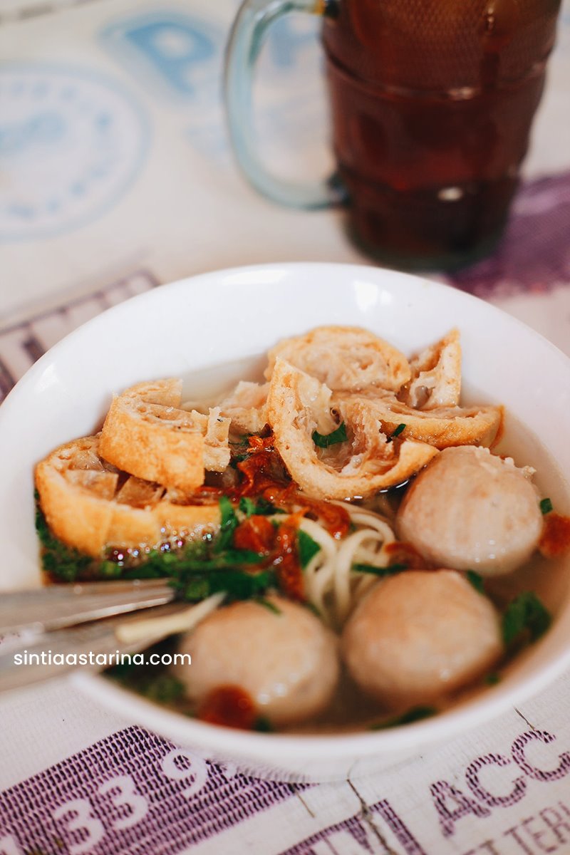 Satu porsi Bakso Bethesda 74 Jogja yang pas. Bisa dimakan dengan nasi juga.