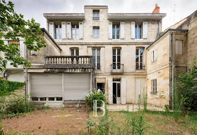 Hôtel particulier avec jardin 13