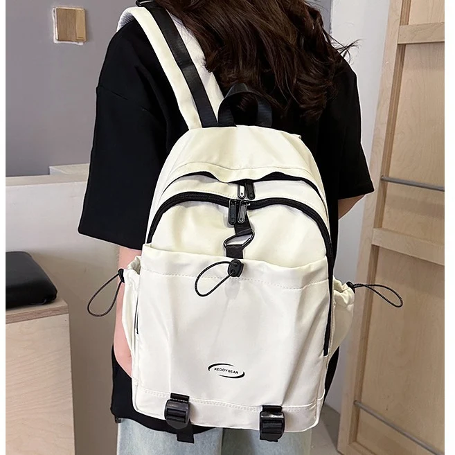 Sac à dos imprimé mode pour campus, classe et école. Grand espace, design tendance et parfait pour les étudiants.