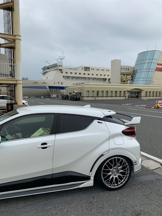 C-HRの車高調整・ホイール・フェリーに関するカスタム事例の投稿画像2枚目