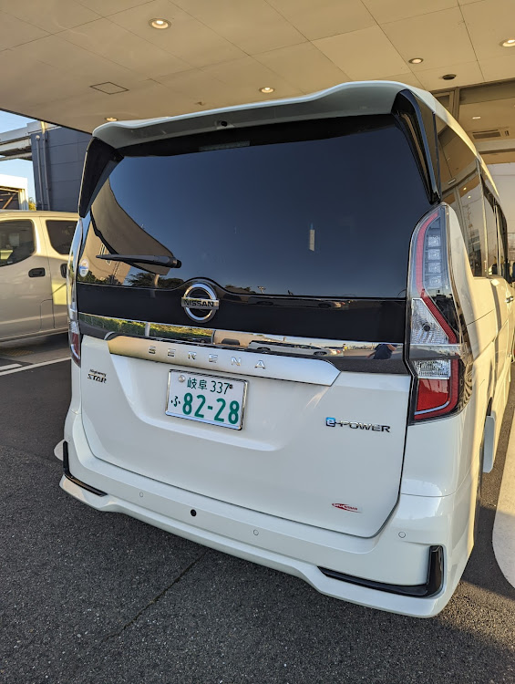 セレナの新たな仕事の相棒「日産セレナ ハイウェイスター」・ハイブリッドとは感じさせない加速と静粛性が最高！・セレナハイウェイスターにイルミネーションライトを装着！・さりげないカスタマイズがいい感じの雰囲気を出します！(≧▽≦)・皆さんからのコラボのお誘いお待ちしています！に関するカスタム事例の投稿画像2枚目
