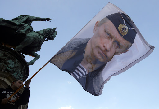 Fajnenšl tajms: Putin jača veze sa Srbijom u borbi za uticaj sa Zapadom