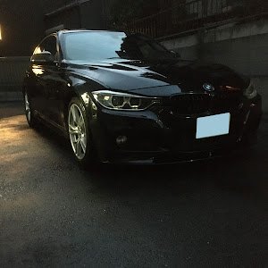 320i