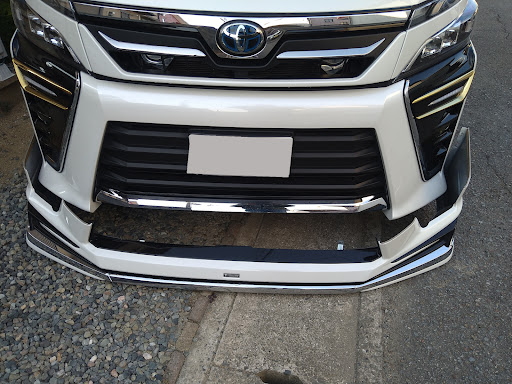 ヴォクシー のモデリスタフロントスポイラー イメチェンしました 自分で取り付けに関するカスタム メンテナンスの投稿画像 車のカスタム情報はcartune