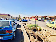 Private taxis queue at Pholosong hospital. Business has boomed for them since the Tsakane minibus taxi rank has been closed. 