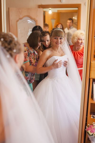 Wedding photographer Valentina Baturina (valentinalucky). Photo of 16 August 2013