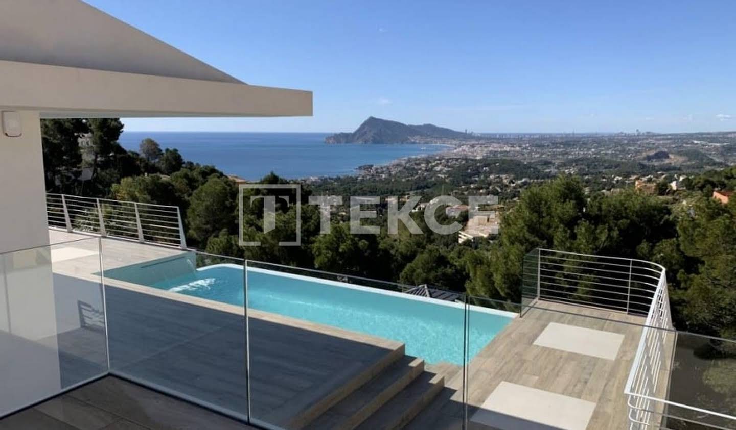 House with pool and terrace Alicante