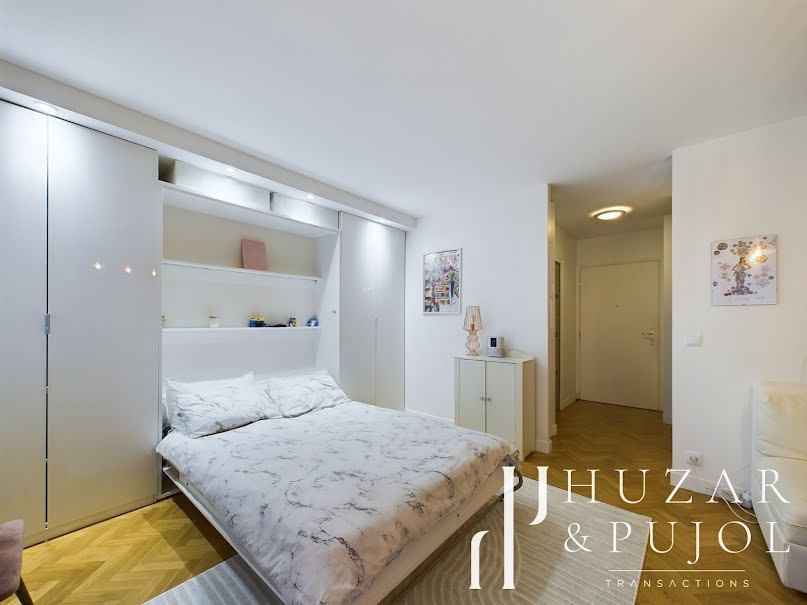 Location meublée appartement 1 pièce 32 m² à Levallois-Perret (92300), 1 400 €