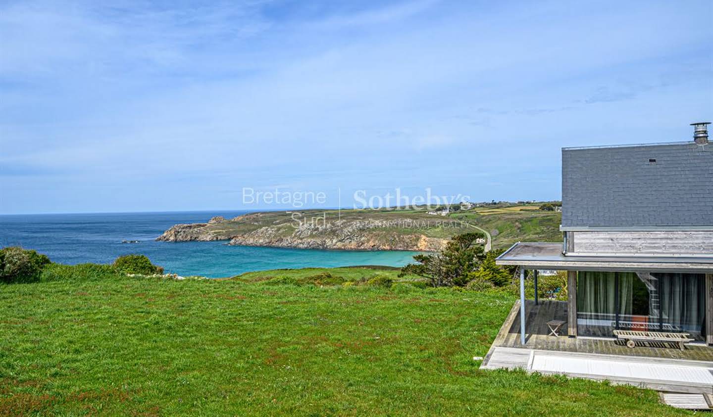 Maison avec piscine en bord de mer Plogoff