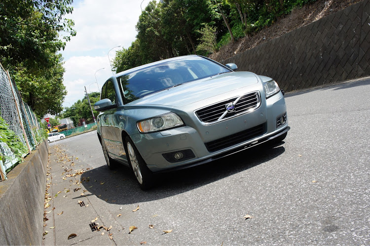 V50のVOLVO・SEAT・CupraR・リップスポイラー・純正流用に関するカスタム事例の投稿画像1枚目