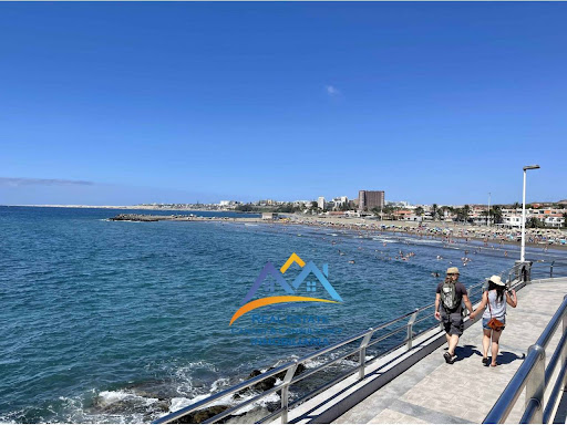 Appartement avec terrasse et piscine 1