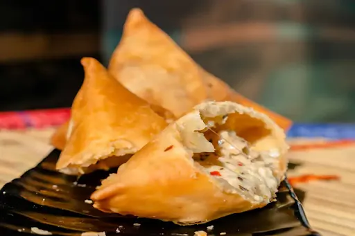 Cheesy Chicken Samosa