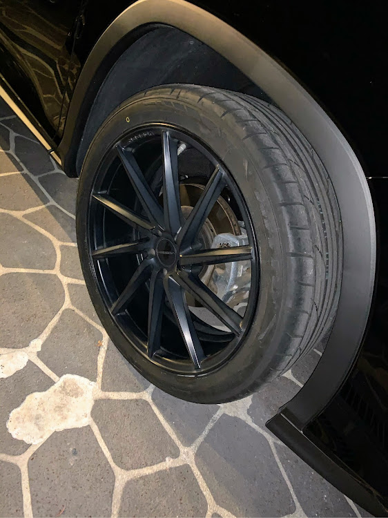 RXのVOSSEN CVT・センターキャップに関するカスタム事例の投稿画像2枚目