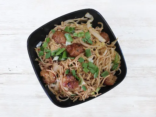 Veg Hakka Noodles With Manchurian