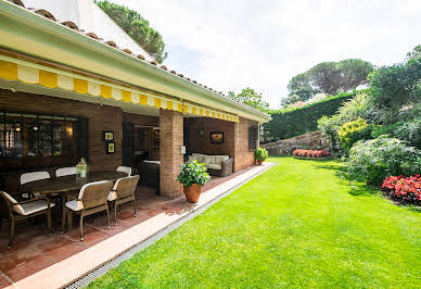 Maison avec piscine et jardin 2