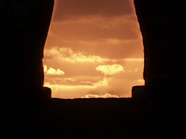 ISLA DE PASCUA. AMANECER EN AHU TONGARIKI. INTERIOR DE LA ISLA. COSTA OESTE - CHILE, de Norte a Sur con desvío a Isla de Pascua (5)