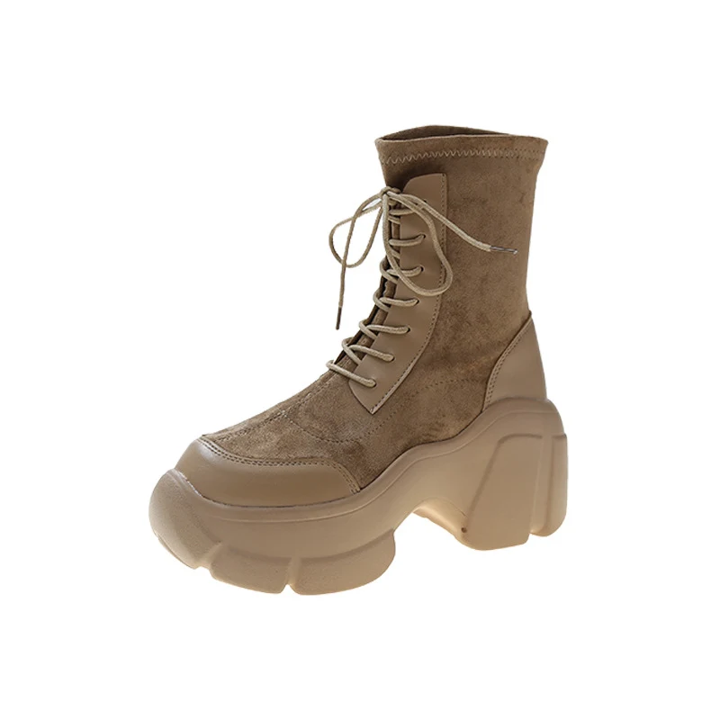 Kurze Plateau-Stiefel aus Polyurethan – erhöhen Sie Ihre Körpergröße stilvoll und genießen Sie hohen Tragekomfort.