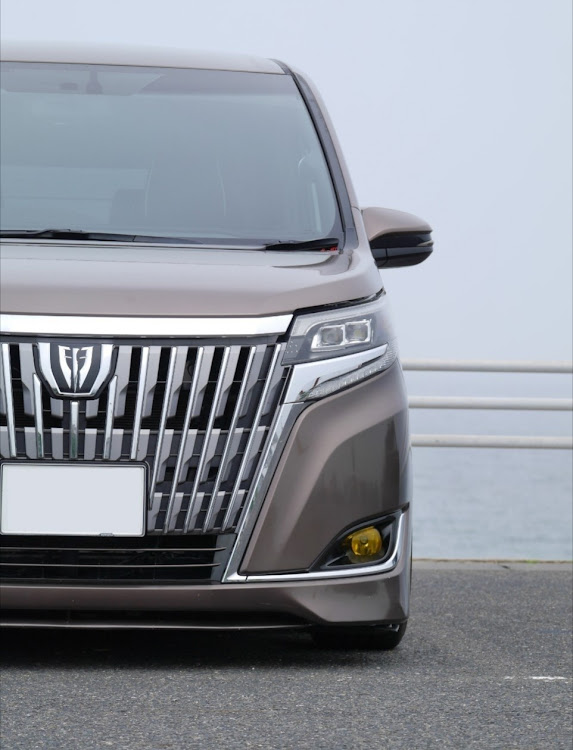 ノアの愛車の半顔が見たい・後期顔・次はどんな顔に…(笑)・MT告知・郡山MTに関するカスタム事例の投稿画像2枚目