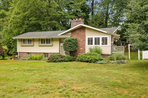 Property purchase in Cedar Grove (United States) - House with garden and brick chimney