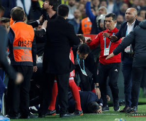 ? Le coach du Besiktas Istanbul transporté à l'hôpital pendant le derby face au Fenerbahce