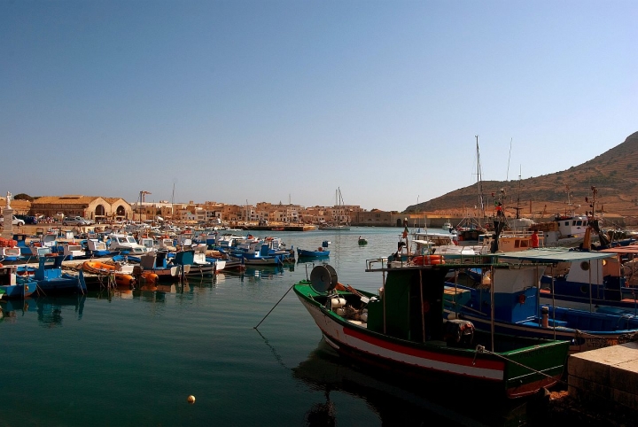 Favignana,il porto. di lems137