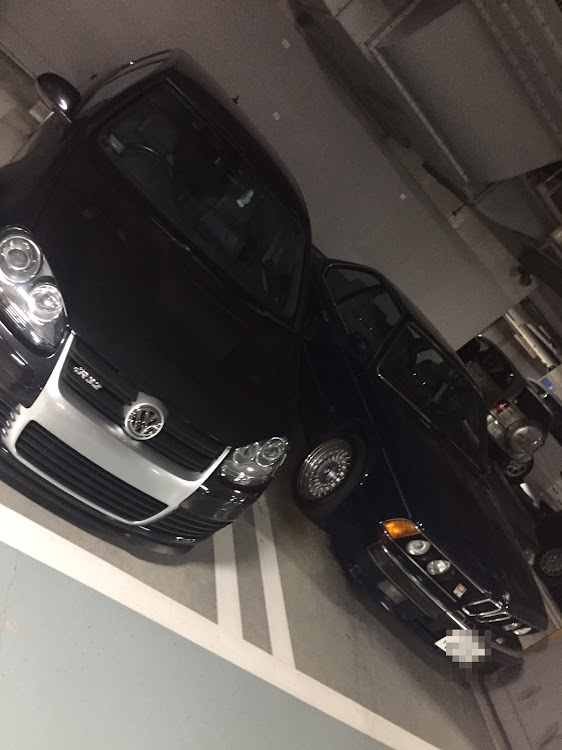 ゴルフの仕事中の出来事・友達募集・ゴルフ5 R32・ゴルフ5・bmwに関するカスタム事例の投稿画像1枚目