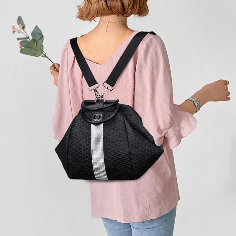 Mochila Casual Multifuncional de Couro Macio, Impermeável e Leve Ideal para o Dia a Dia. Conforto, Praticidade e Estilo em um Só Produto.