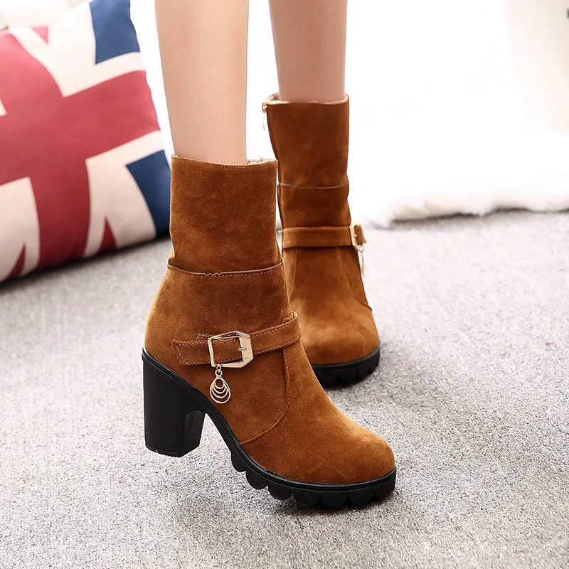 Bottines de Neige Chaudes Mi-Mollet pour Femme Restez au chaud et au sec cet hiver avec ces bottes de neige imperméables et fourrées pour femmes.