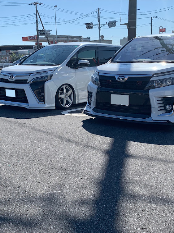 ヴォクシーの車高調・エアロ・マフラーが欲しいに関するカスタム事例の投稿画像2枚目