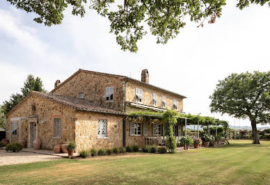 Corps de ferme avec jardin et piscine 2