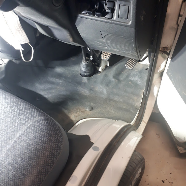 ハイゼットトラックのフロアマット・土禁にしちゃう？・HIJET・農道のフェラーリに関するカスタム事例の投稿画像2枚目