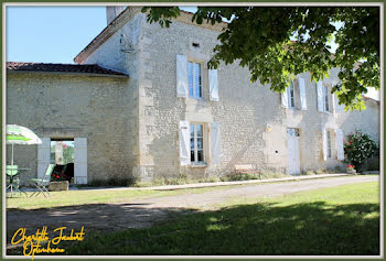maison à Montmoreau (16)