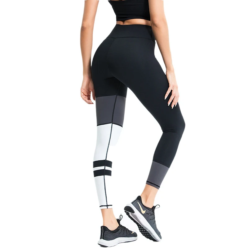 Pantalon de sport rayé à blocs de couleurs pour femmes, idéal pour l'entraînement. Confortable, respirant et tendance pour vos activités.