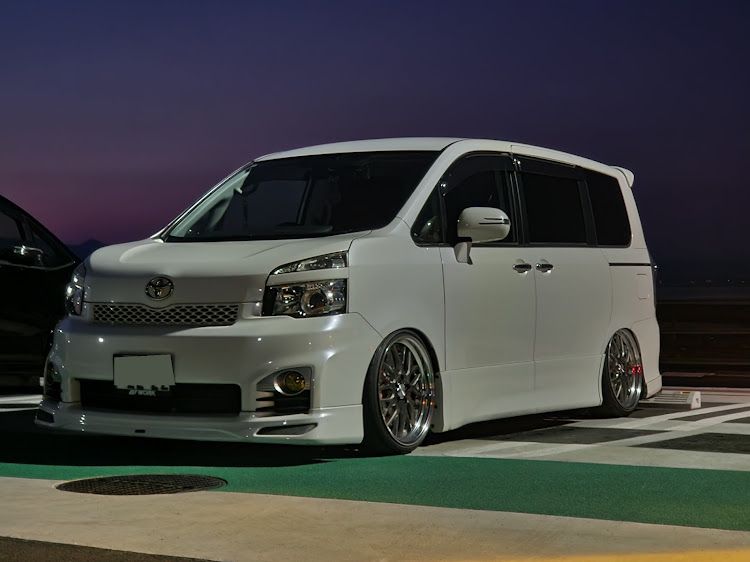 ヴォクシーのCUSTOM雅FAMILY・bireigarage・ADVANカラー・70の集い✨に関するカスタム事例の投稿画像5枚目