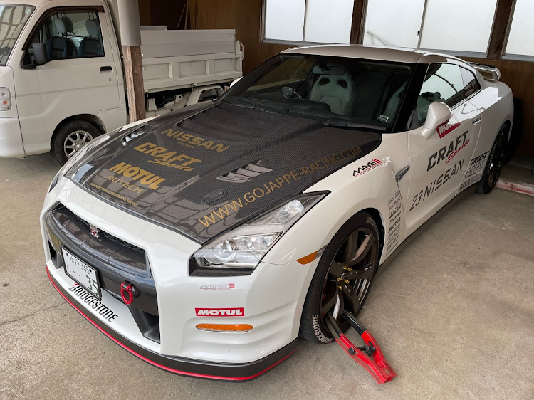 NISSAN GT-Rのあなたの車へのこだわりは？・真面目とおふざけのバランス・リヤディフューザーフィン・そうざい男しゃく・リバティーウォークに関するカスタム事例の投稿画像1枚目