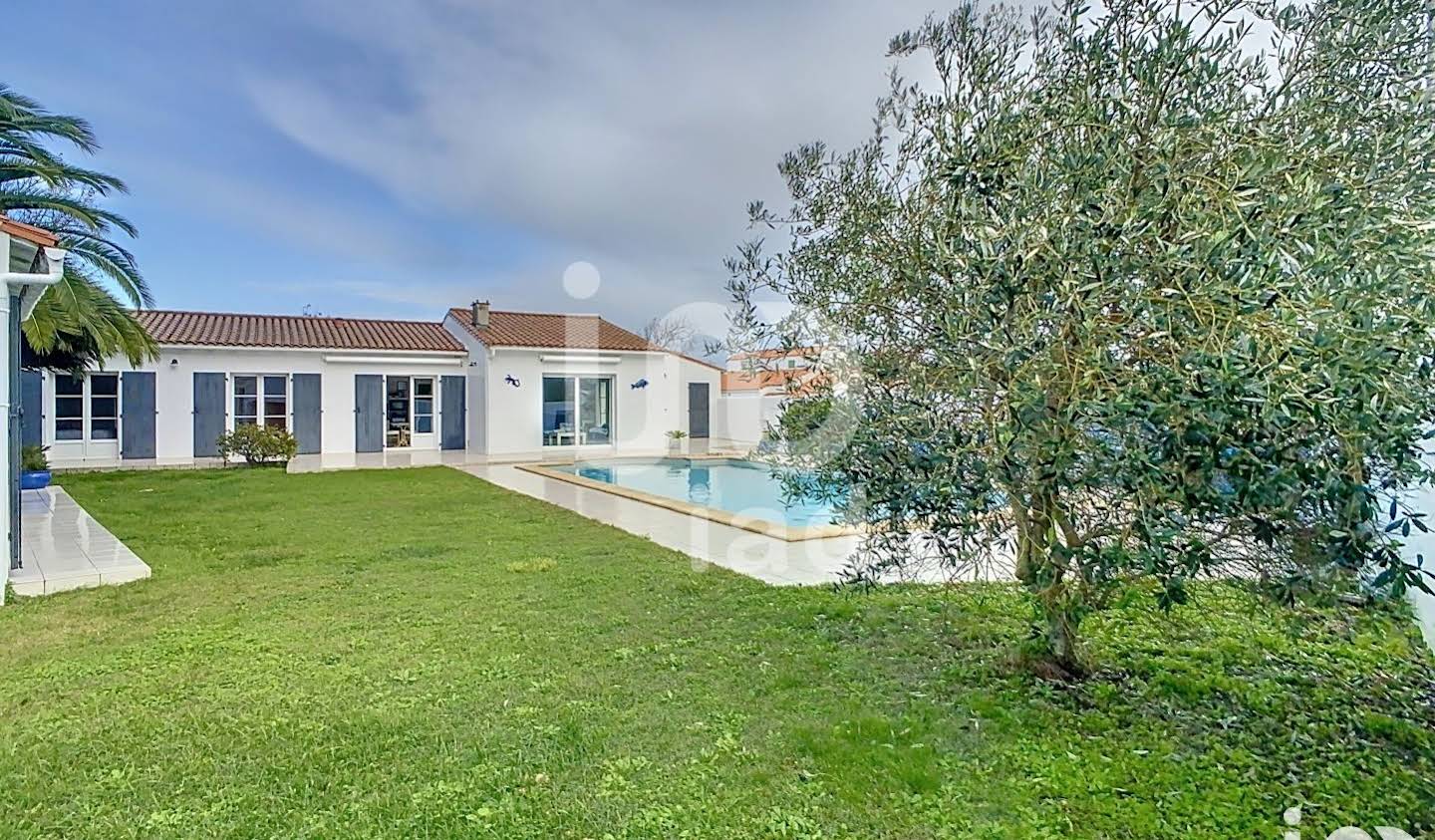 Maison avec piscine et terrasse La Couarde-sur-Mer