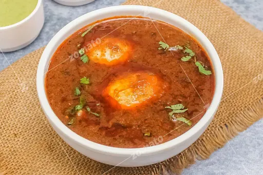 Egg Curry. (2PCS)