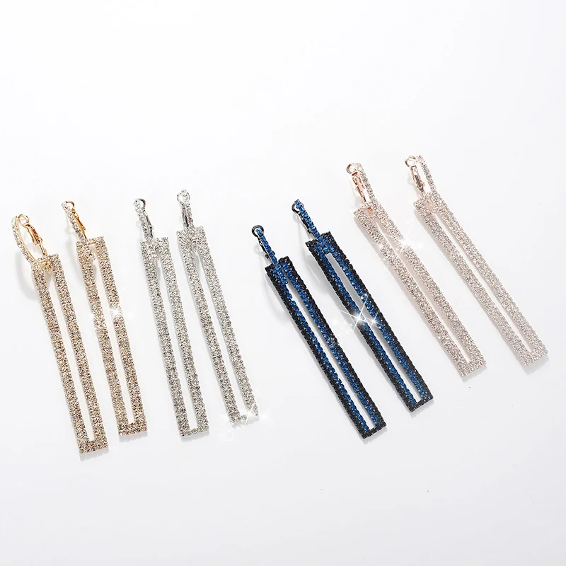 Lange oorbellen met volledige booraccessoires Perfect passende oorbellen en accessoires voor een stralende look Elegante stijl