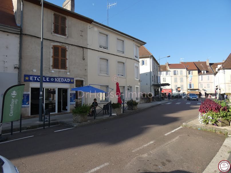 Vente maison 12 pièces 287 m² à Lons-le-Saunier (39000), 297 000 €