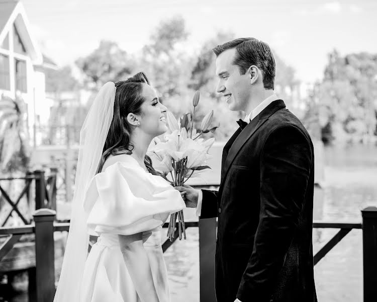 Wedding photographer Anna Petrenko (fyzlight). Photo of 15 October 2023