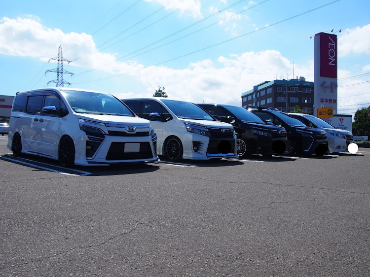 ヴォクシーのCIub"Dual"・写活・コラボありがとうございました😊・低いのしか勝たん‼︎・コロナが早く終息しますようにに関するカスタム事例の投稿画像2枚目
