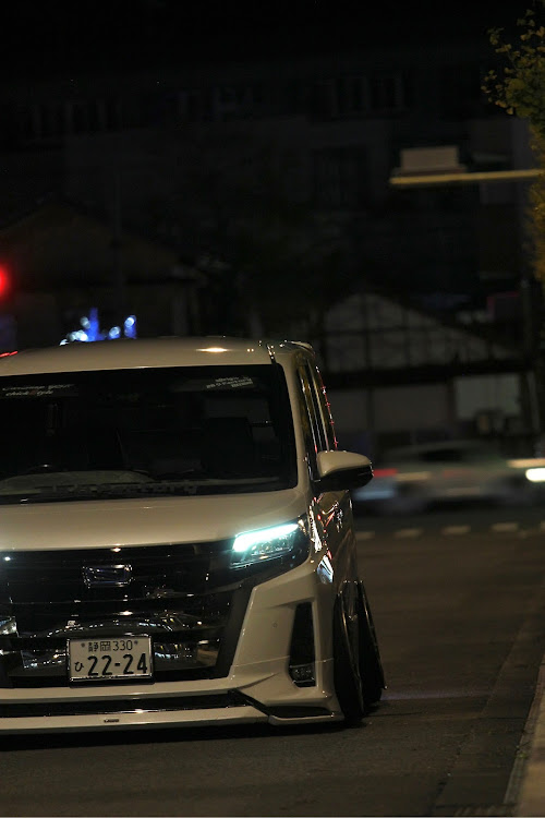 ノアの🐔28☆Factory🐔・普段乗りの車・生脚に関するカスタム事例の投稿画像1枚目