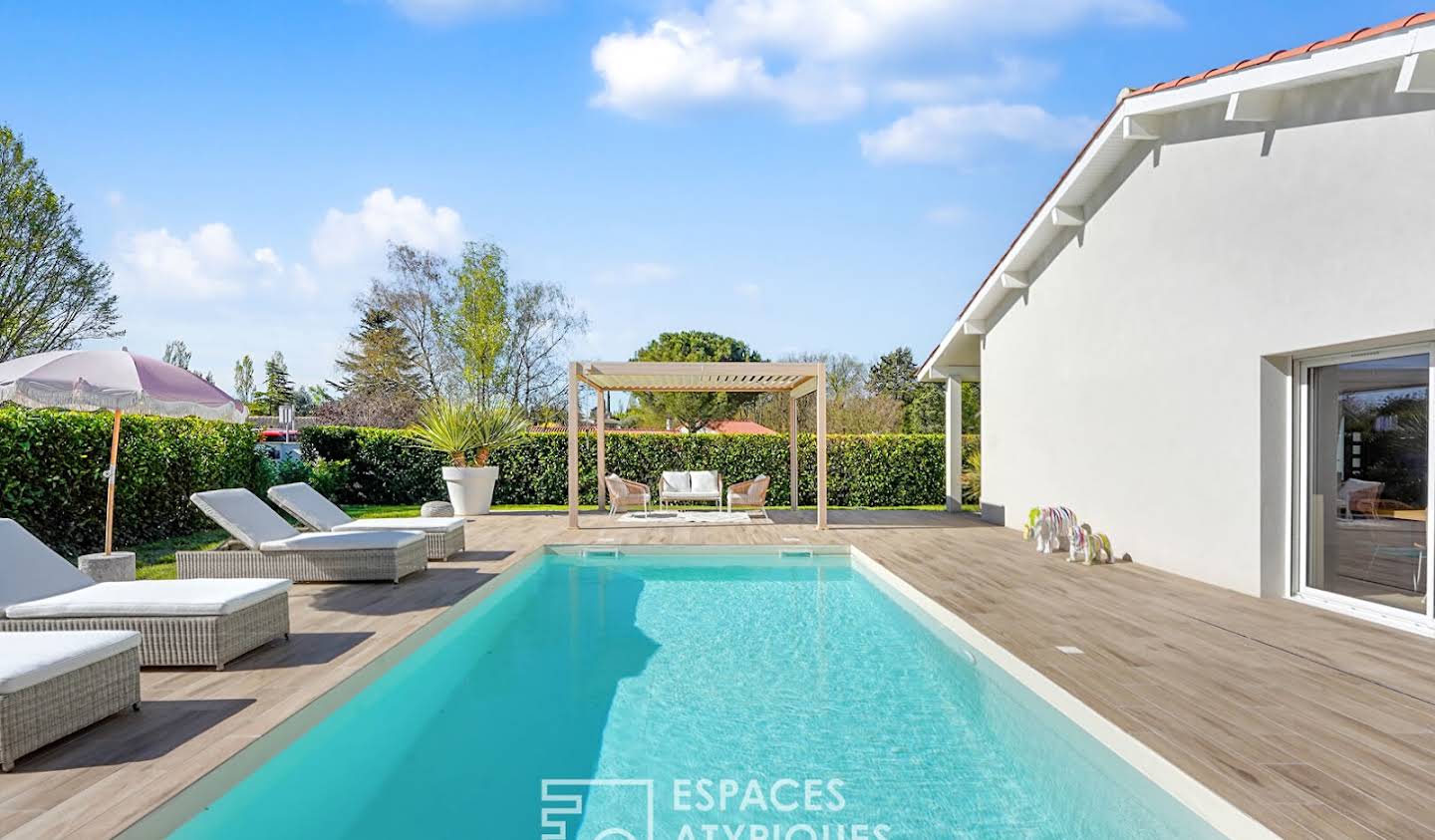 Maison avec piscine et terrasse Aigrefeuille