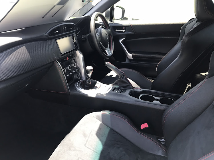 86の納車記念・レッドメモリー・86 zn6に関するカスタム事例の投稿画像2枚目