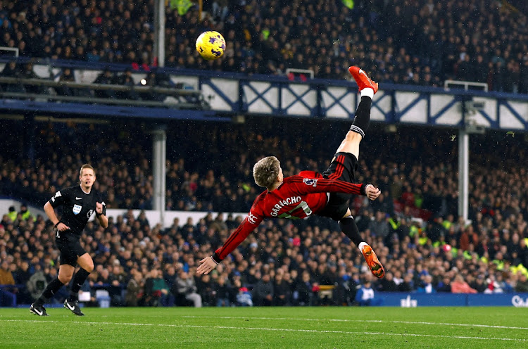 Manchester United's Alejandro Garnacho scores their first goal against Everton at Goodison Park in Liverpool, Britain, November 26 2023. Picture: JASON CAIRNDUFF/REUTERS