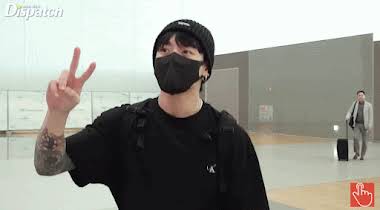 Soo Choi 💜 (REST) on X: Jungkook was carrying two big camera bags when he  came back in Korea today at airport. Jungkook's video camera 🎥 bag  collection! #TeenChoice #ChoiceFandom #BTSARMY @BTS_twt