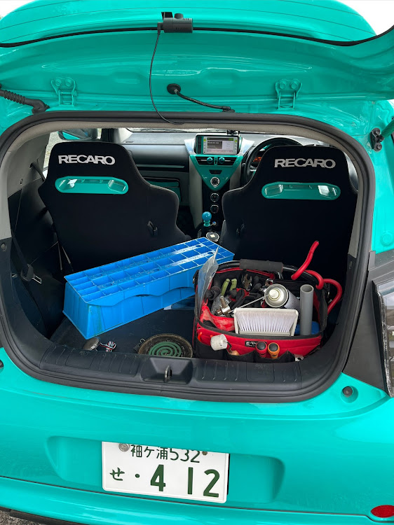 iQのLEDリフレクター取付・リフレクター移設・リアタワーバー取り付け・笑撃画像に関するカスタム事例の投稿画像2枚目