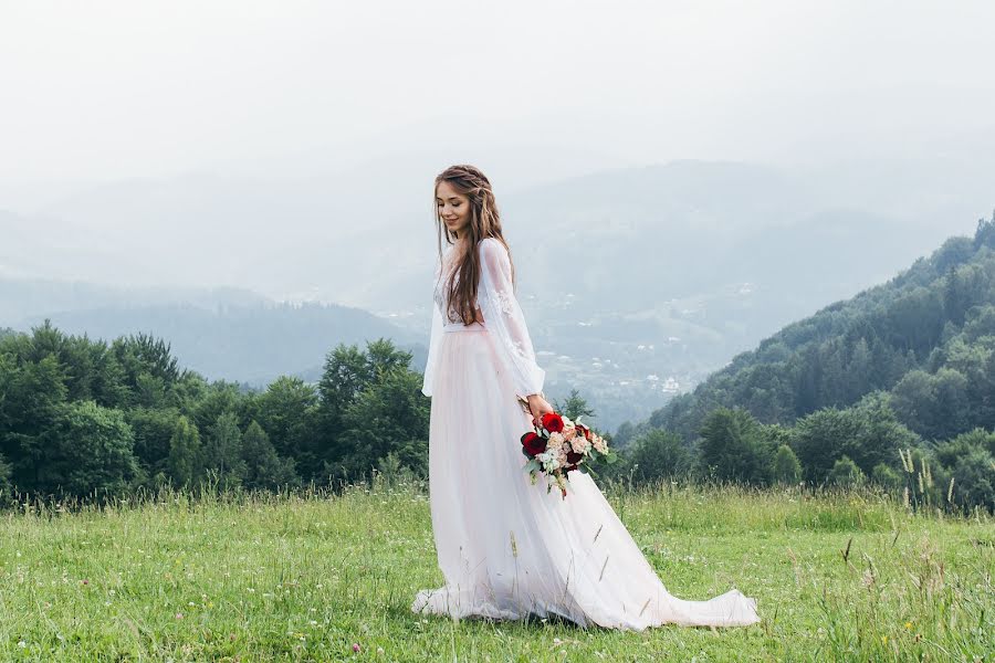 Fotógrafo de casamento Dana Savchuk (danusia). Foto de 20 de maio 2021