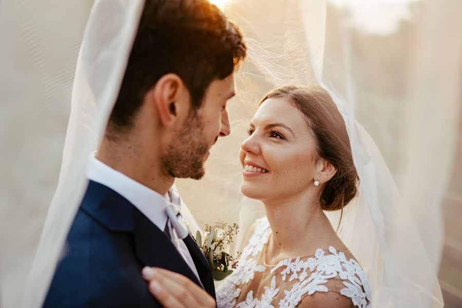 Fotografo di matrimoni Eva Havlová (evewithcamera). Foto del 1 novembre 2020